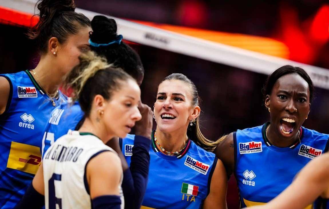 史诗对决!排球上演极限翻盘 史诗对决!排球上演极限翻盘