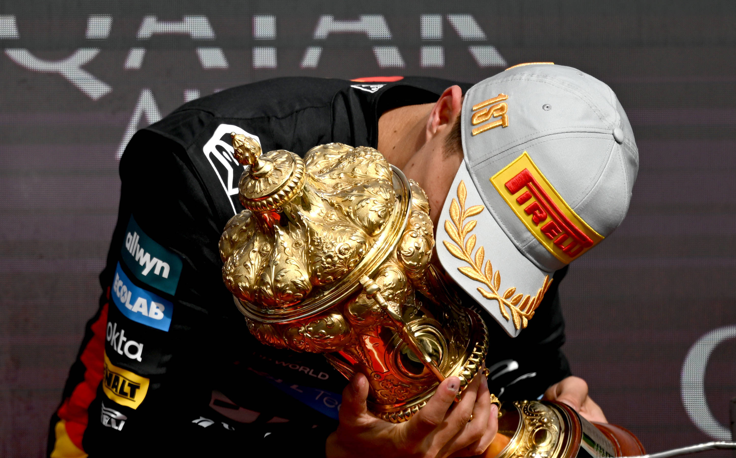 红牛车队逆转索伯车队,诺里斯统治全场 红牛车队逆转索伯车队,诺里斯统治全场