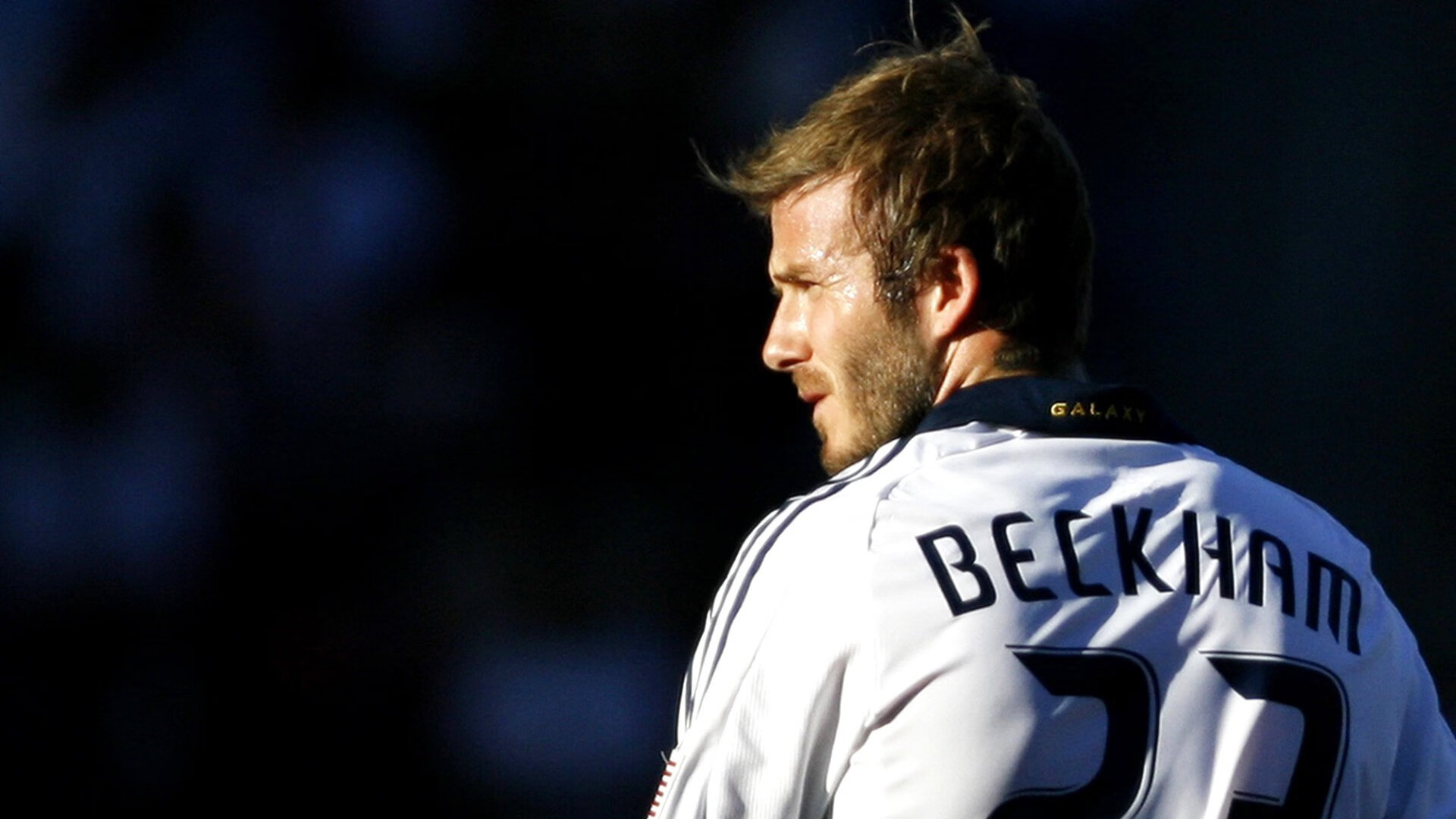 双线爆冷与孤星接管,足球世界的平行叙事