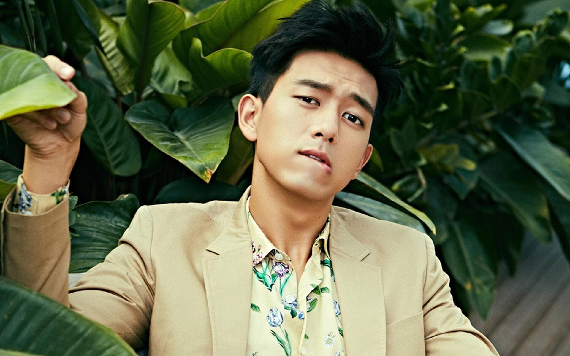 小贾伦开启单圈速控模式，魔术提前进站锁定胜局—当NBA对决撞上F1新赛季的战术轰鸣